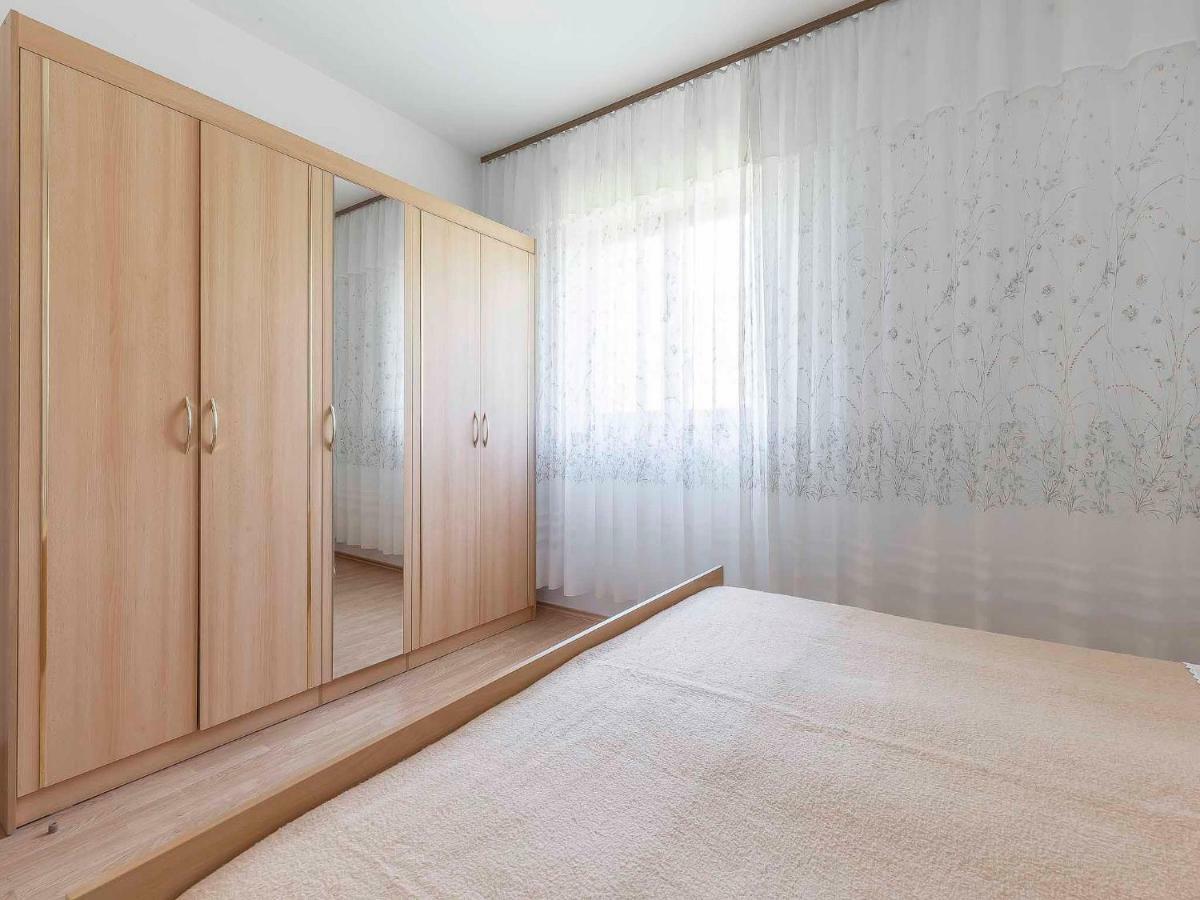 Mira Apartment Porec Exterior photo